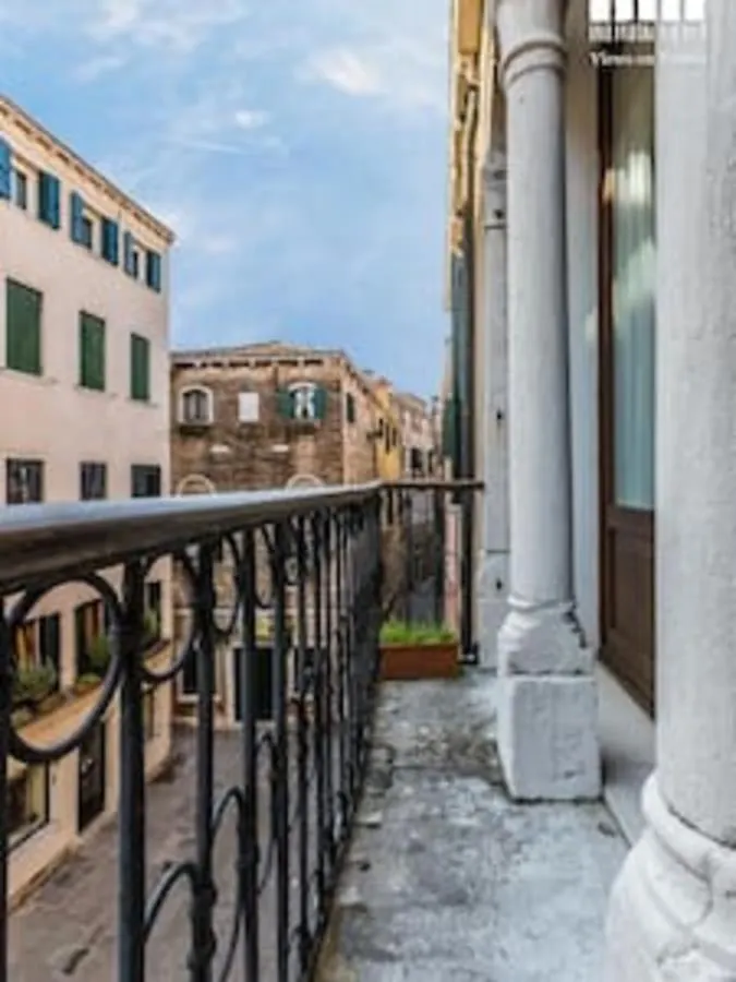 Ca' Grassi 2 Charming Balcony Apartment Venice Italy